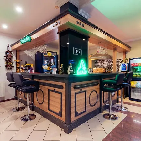 Hotel Di 1300 M² Con 4 4*