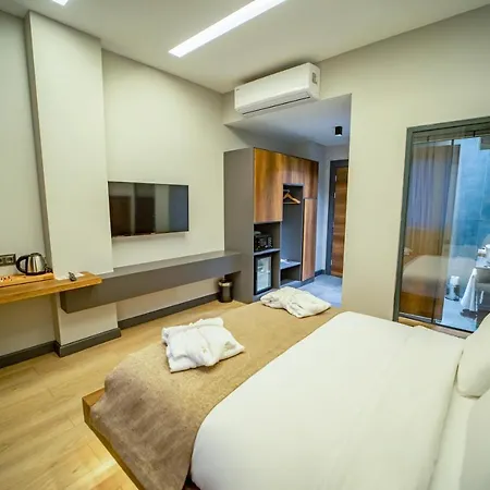 Di 1300 M² Con 4