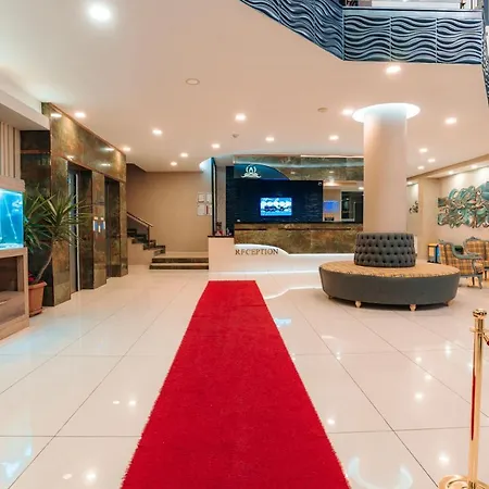 Hotel Di 1300 M² Con 4