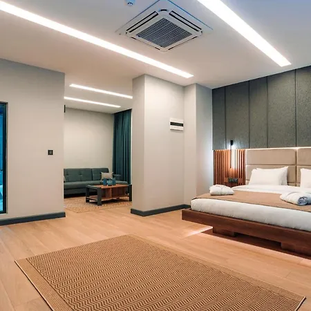 Di 1300 M² Con 4 Hotel 4*