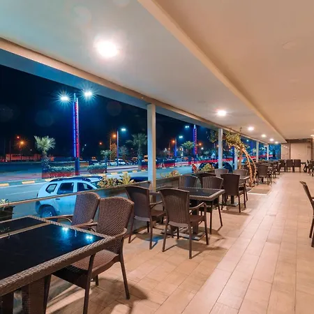 Hotel Di 1300 M² Con 4