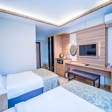Di 1300 M² Con 4 Hotel Trabzon