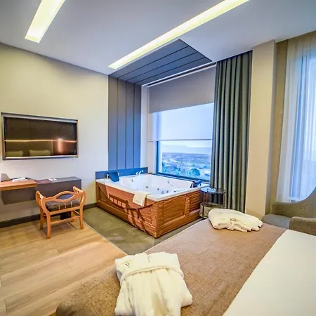 Hotel Di 1300 M² Con 4
