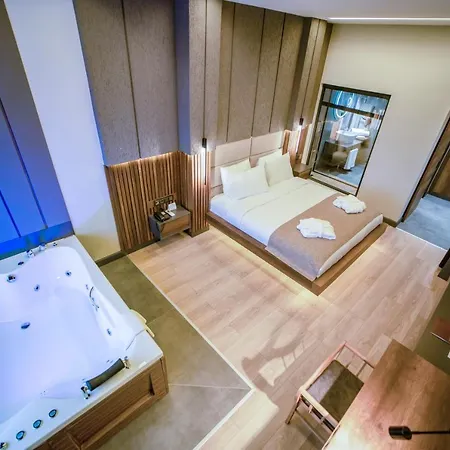 Di 1300 M² Con 4 Hotel
