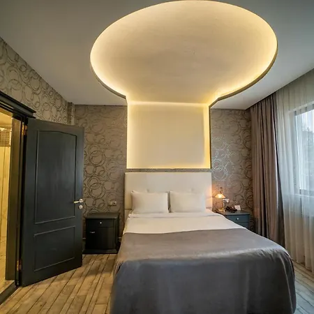 Di 1300 M² Con 4 4* Trabzon