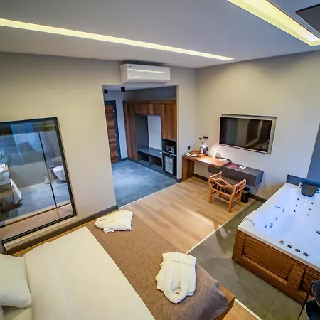 Di 1300 M² Con 4 Hotel Trabzon
